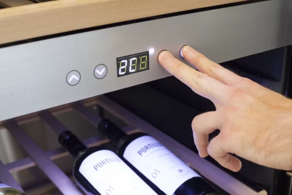 Tủ bảo quản rượu vang Caso Wine Comfort 660 Smart